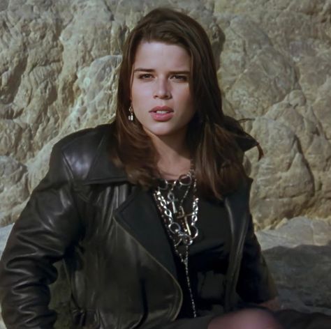 Gale Weathers, author of 'The Woodsboro Murders' on Twitter Bonnie Harper The Craft, Billy Loomis Hot, Gale Weathers, Nancy Downs, The Craft 1996, Neve Campbell, Witch Girl, Twitter Icon, Scream Queens