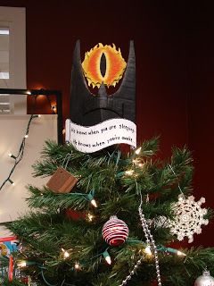 Sauron tree topper Cool Christmas Tree Toppers, Diy Eye Of Sauron, Hobbit Christmas Tree, Nerd Christmas Tree, Lotr Christmas Tree, Lotr Ornaments, Lord Of The Rings Christmas Tree, Nerd Christmas Decorations, Funny Tree Topper