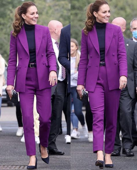 Violet Blazer Outfit, Purple Suits Women, Purple Blazer Outfits For Women, Dark Purple Outfit Ideas, Purple Suit Women, Purple Trousers Outfit, Purple Blazer Outfit, Colorful Blazers, Graduation Suit