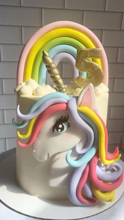 Cake Unicorn Birthday, Birthday Cake Unicorn, Unicorn Cake Design, Easy Unicorn Cake, Unicorn Party Food, Cake Unicorn, Cupcake Videos, 7th Birthday Cakes, Rainbow Unicorn Cake