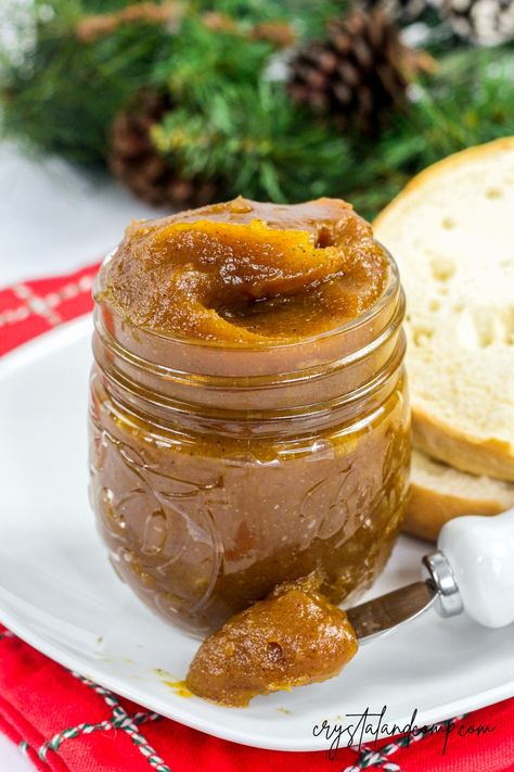 Maple Bourbon Pumpkin Butter Recipe - CrystalandComp.com Bourbon Butter, Pumpkin Butter Recipe, Pumpkin Syrup, Pumpkin Bread Pudding, Maple Bourbon, Pumpkin Recipes Easy, Pumpkin Spice Recipe, Seasonal Desserts, Pumpkin Recipe