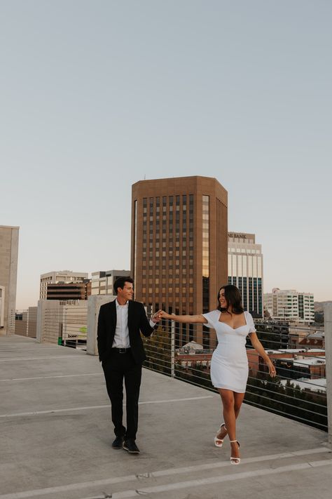 Downtown Couple, Rooftop Shoot, Engagement Outfits Summer, Engagement Photos Downtown, Engagement Shoots Poses, Rooftop Photoshoot, Courthouse Wedding Photos, Fall Engagement Pictures, Engagement Picture Outfits