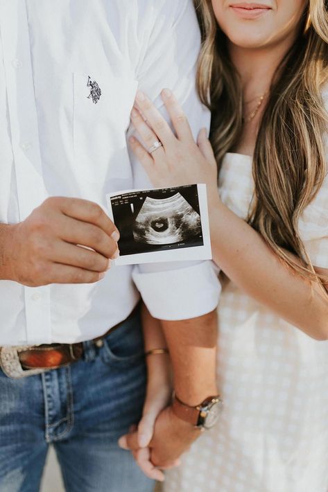 Maternity Milestone Photos, Ultrasound Couple Photos, Maternity Photography Ultrasound Picture, Ultrasound Picture Ideas Announcement, Maternity Poses With Ultrasound, Maternity Shoot With Ultrasound, Maternity Photography Ultrasound, Maternity Announcement Photography, Pregnancy Announcement Poses Couple