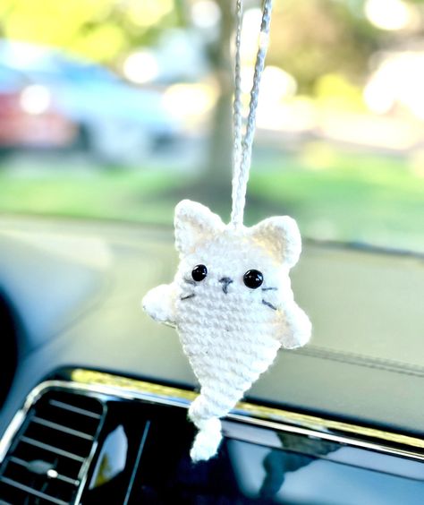 Car Decor Crochet, Crochet Car Ornaments Free Pattern, Crafts For Cat Lovers, Charm Keychains, Rearview Mirror Crochet Patterns Free, Crochet Car Decor Free Pattern, Crochet Car Charm Free Pattern, Crochet Car Ornament, Crochet Car Mirror Hanging Pattern Free