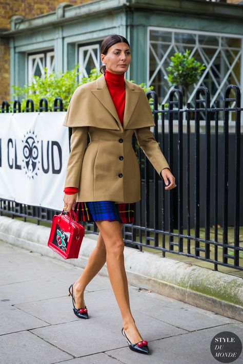 Giovanna Engelbert Battaglia by STYLEDUMONDE Street Style Fashion Photography Giovanna Battaglia Engelbert 2023, Giovanna Battaglia Engelbert, Turtleneck Outfits, Street Style Skirt, London Fashion Week Street Style, Giovanna Battaglia, Miroslava Duma, Stockholm Street Style, Street Style 2017