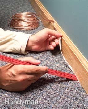 How to Hide Wiring: Speaker and Low-Voltage Wire Ways to hide speaker, telephone, thermostat and other types of low-voltage wiring How To Install Baseboards, Solar Diy, Deco Tv, Hide Wires, Diy Electrical, Speaker Wire, Electrical Tape, Wall Carpet, Family Handyman