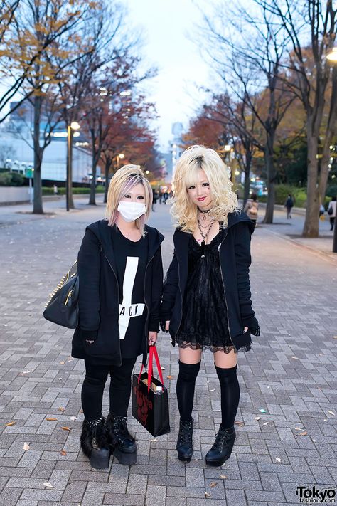 the GazettE Visual Kei Fan Fashion in Tokyo (1) Gothic Gyaru, Gyaru Rokku, Gyaru Substyles, Goshikku Gyaru, Goth Gyaru, Gyaru Harajuku, Rokku Gyaru, Grunge Girl Aesthetic, Japanese Gyaru