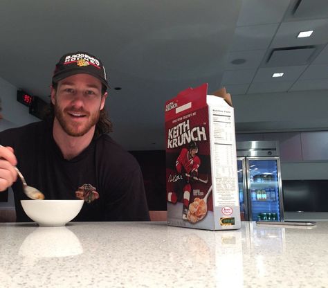 Duncan Keith eating Keith Crunch Duncan Keith, Blackhawks Hockey, Stanley Cup Champions, Hockey Girls, Team Canada, Nhl Players, Team Usa, Stanley Cup, Nhl