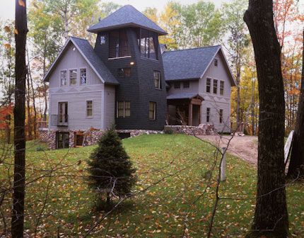 Works Brothers’ Lodge - SALA Architects House Expansion, Craftsman Bungalow Exterior, Black Houses, Balloon Frame, Building A Cabin, Lookout Tower, Sims Ideas, Tower House, Hip Roof