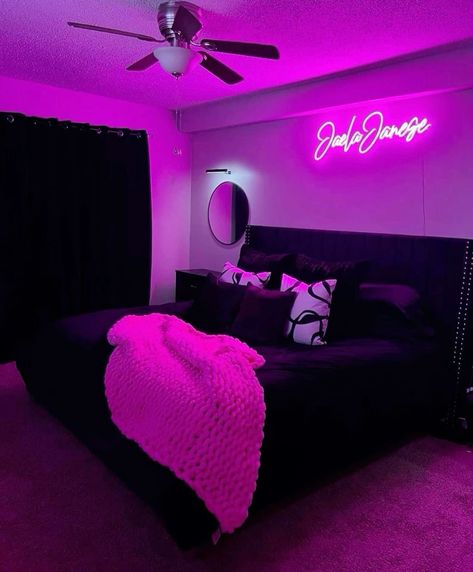 Home Decor Room Bedrooms, Beds Up High, Baddie Room Color Ideas, Black Grey Pink Bedroom Ideas, Things To Put In Your Bedroom Decor, Bedroom Ideas Black Comforter, Bedroom Ideas For Black Women, Black Room Decor Bedroom Aesthetic, Bed Rooms Ideas Cozy