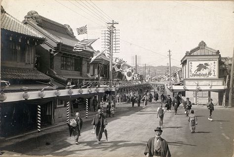 京都の大通り Japan Language, Kirin Beer, University Of Vermont, Japanese Flag, Japan Landscape, Japan Architecture, Japan History, Meiji Era, Old Photography