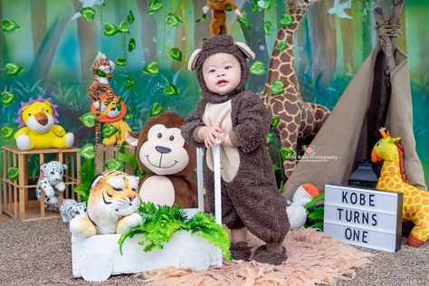 Safari Photoshoot, Cars Birthday Party Decorations, Safari Outfit, Animal Photoshoot, Baby Boy Photography, On Safari, Smash Cake Photoshoot, Cars Birthday Parties, Photoshoot Themes