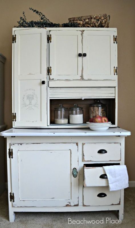 Hoosier Makeover Hoosier Cabinet Ideas Farmhouse, Antique Hoosier Cabinet, Vintage Hutch, Hoosier Cabinets, Redo Cabinets, Kitchen Queen, Hoosier Cabinet, Barn Wood Crafts, Cabinet Makeover