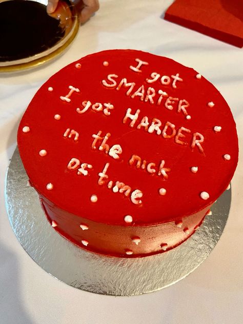 Cake with the lyrics “I got smarter, I got harder in the nick of time”, from the song Look What You Made Me Do, by Taylor Swift 18th Birthday Cake Taylor Swift, Cake Taylor Swift, Healthy Baking Alternatives, Mother Cake, Sugar Free Pastries, Taylor Swift Cake, Vegan Pastries, Making Cakes, Taylor Swift Birthday