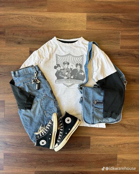 Outfit With Converse, Christmas Gift For Dog, Androgynous Outfits, Personalized T Shirt, Movie Watching, Outfit Inspo Casual, Guys Clothing Styles, Fits Clothes, Outfits With Converse