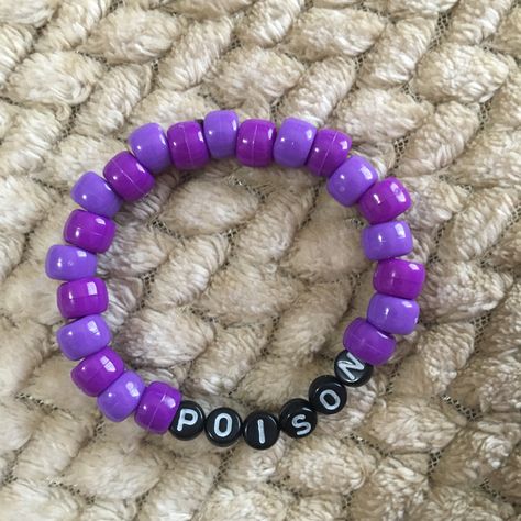 Weird Bracelets, Letter Bracelet Beads Ideas Funny, Kandi Bracelet Ideas, Brackets Ideas, Letter Bracelet Beads, Kandi Beads, Bracelet Stuff, Kandi Inspo, Kandi Cuffs