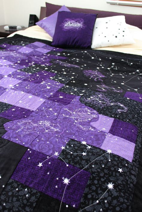 Space Quilts Ideas, Whimsigoth Quilt, Space Quilt Pattern, Celestial Quilt, Moon Quilt Pattern, Witchy Quilt, Cool Quilts, Celestial Crochet, Dark Quilt