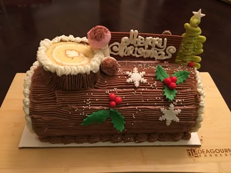 2017 - Yule log Cake - Noel log cake, Chrismas log cake, Editable Merry Christmas signs Buche De Noel Decoration Ideas, Yule Log Decoration Ideas, Yule Logs Decoration, Cake Topping Ideas, Merry Christmas Signs, New Year Cakes, Chinese New Year Cake, Pop Christmas, Yule Log Cake