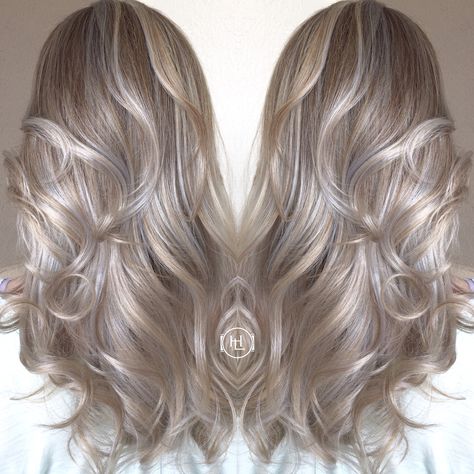 Sun kiss Hilites / ombré / silver and gold tones /blondes / hairstylist / hair by: Emilio V. @hairlegacyinc.com Silver Ash Blonde Hair, Popelavá Blond, Ash Blonde Hair Dye, Light Ash Blonde Hair, Blonde Hair Dye, Trendy We Fryzurach, Silver Ash, Ash Blonde Hair Colour, Ash Hair