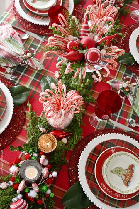 Easy 10-Minute Christmas table centerpiece with candy canes, peppermint, fresh greenery and ornaments | ©homeiswheretheboatis.net #christmas #tablescape #tablesetting #peppermint #candycanes #redandgreen #plaid Holiday Tablescapes Christmas, Easy Christmas Table Centerpieces, Christmas Table Decorations Ideas, Holiday Table Inspiration, Christmas Table Inspiration, Table Decorations Ideas, Christmas Table Centerpiece, Old Time Christmas, Red Christmas Ornaments