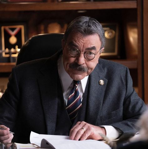 Tom Selleck Blue Bloods, Frank Reagan, Blue Bloods Tv Show, Glitch Techs, Emmys Red Carpet, Song Kang Ho, Popular Blogs, George Mason University, Magnum Pi