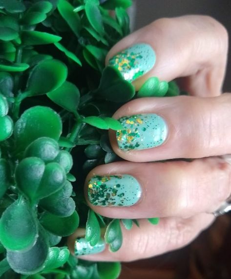 Green Glitter Total Celt Down Color Street, Queen Of Green Color Street, Color Street St Patricks Day Combos, Color Street Green Mixed Mani, Total Celt-down Color Street Combo, Color Street Total Celt-down, Green Color Street Combo, Color Street St Patricks Day Nails, Color Street Nails 2023