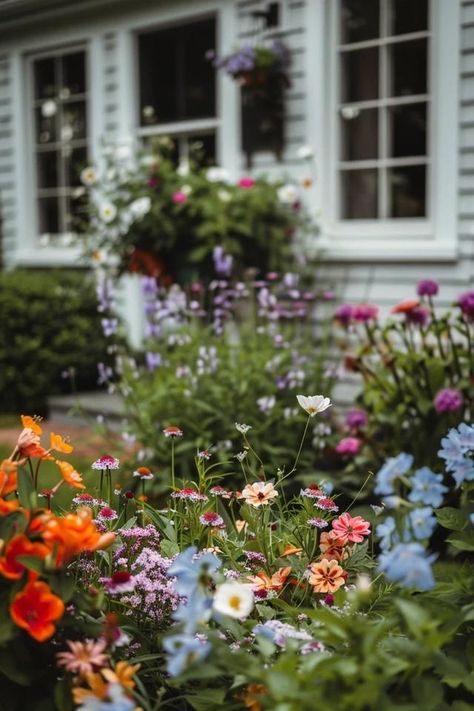 Charming Cape Cod Landscaping Ideas for Your Home Landscaping Cape Cod House, Cape Cod House Interior Ideas, Cape Cod Garden, Cape Cod Landscape, Cape Cod House Interior, Cape Cod Architecture, Cape Cod Landscaping, Classic Shutters, Cape Cod Aesthetic