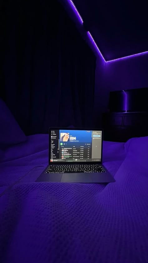 Chill Apartment Vibes Bedroom, Laptop At Night, Dinner Date Aesthetic, Night Room, Led Lighting Bedroom, Chill Room, Story Ideas Pictures, Night Vibes, Room Makeover Inspiration