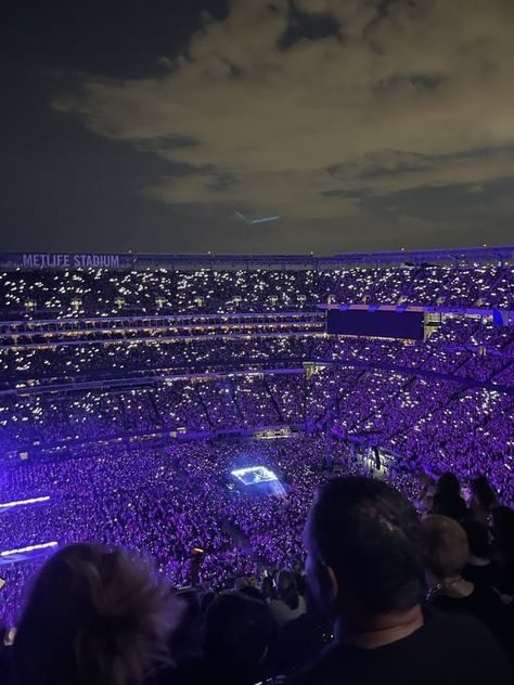 Tour Aesthetic Singer, Stadium Tour Aesthetic, Lady Gaga Chromatica Ball, Singer Lifestyle, Stadium Concert, Chromatica Ball, Biggest Stadium, Tour Aesthetic, Concert Crowd