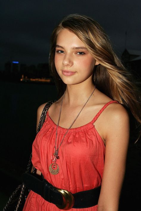 indiana evans Indiana Evans Blue Lagoon, Indiana Evans, Wallpapers Pictures, Beauty Smile, Portrait Photography Women, Western Girl, Photography Women, Celebrities Female