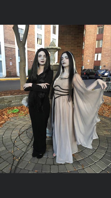 Lily Munster Cosplay, Munsters Car, Lilly Munster, Lily Munster, Morticia Addams, Creative Halloween Costumes, Costume Makeup, Photo Op, Halloween Costumes For Kids