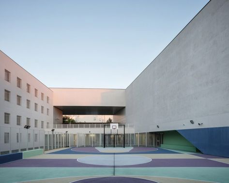 Minimum security prison made of steel has pastel-coloured sports court Cell Room, Prison Design, Prison Architecture, Small Mansion, Interior Detailing, Metal Facade, Future Architecture, Rooftop Terrace Design, Weathering Steel