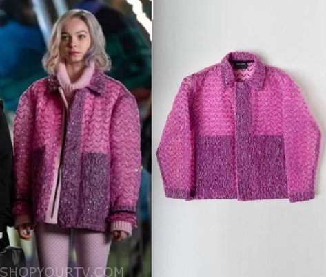 Wednesday: Season 1 Episode 1 Enid's Pink Metallic Jacket Enid Sinclair Style, Enid Sinclair Fashion, Enid Sinclair Clothes, Enid Sinclair Inspired Outfits, Enid Wednesday Outfit, Enid Sinclair Outfit Ideas, Enid Style, Enid Sinclair Outfit, Lucy Quinzel