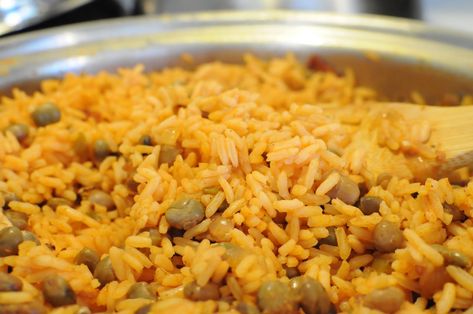 Puerto Rican Pork Chops, Puerto Rican Pork, Puerto Rican Rice, Puerto Rican Style, Rice And Beans Recipe, Arroz Con Gandules, Cooking Pork Chops, Puerto Rico Food, Chinese Rice