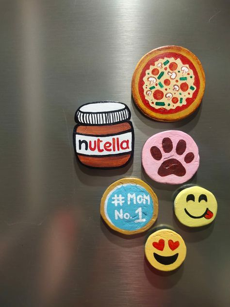 DM to order📩…Shipping PAN India🇮🇳 Fridge Magnets Drawing, Fridge Magnets Diy Mouldit, Creative Fridge Magnets, Moulded Clay Art Easy, Fridge Decoration Ideas Diy, Diy Fridge Magnets With Clay, Mouldit Clay Ideas, How To Make Fridge Magnets, Cute Fridge Magnets Diy