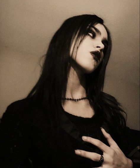 Goth Outfit Ideas, Goth Subculture, Alt Girls, Dark Grunge, Dark Feminine Aesthetic, Goth Aesthetic, Grunge Makeup, Aesthetic Women, Gothic Girls