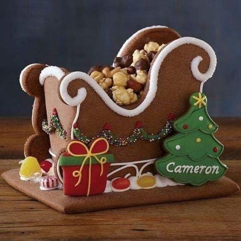 Gingerbread Sleigh, Gingerbread House Designs, Gingerbread Party, Gingerbread House Cookies, Gingerbread House Decorations, Holiday Gift Baskets, Xmas Cake, Christmas Gingerbread House, Xmas Cookies