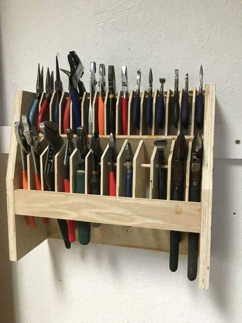 For the organization nerd... - Album on Imgur Chainsaw Truck Storage, Arbejdsplads Garage, Garage Organization Ideas, Garage Organization Tips, Garage Tool Storage, Tool Storage Diy, Tool Rack, Workshop Design, Storage Systems