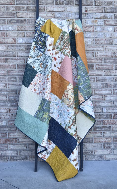 Brick House Quilt {super fast and easy fat quarter quilt - perfect for beginners!!} — Material Girl Quilts Brick House Quilt, Beginner Quilt Patterns Free, Beginner Quilting Projects, Fat Quarter Quilt Pattern, Girl Quilts, Charm Pack Quilts, Big Block Quilts, Basic Quilt, Fat Quarter Quilt