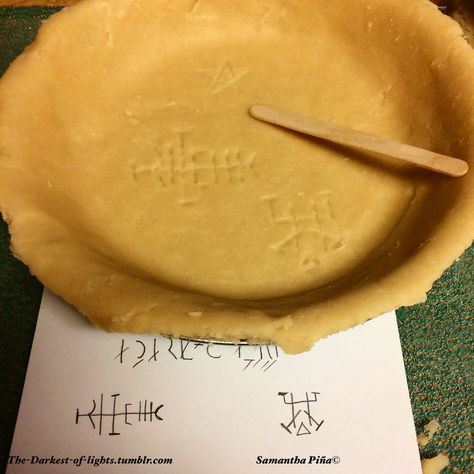 Yule ★ Winter Solstice ★ Rest | WITCH TIP When making pies you can inscribe sigils and symbols into the crust to add magic to the finished product. Making Pies, Witchy Kitchen, Kitchen Witch Recipes, How To Make Pie, Kitchen Witchery, Kitchen Magic, Under Your Spell, Eclectic Witch, Witchy Crafts