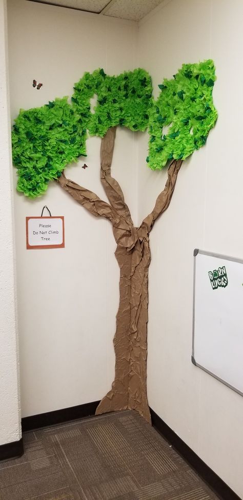 Paper Tree Classroom, Tissue Paper Trees, Tree Classroom, Paper Mache Tree, How To Make Trees, Brown Packing Paper, Classroom Tree, Cardboard Tree, 3d Tree