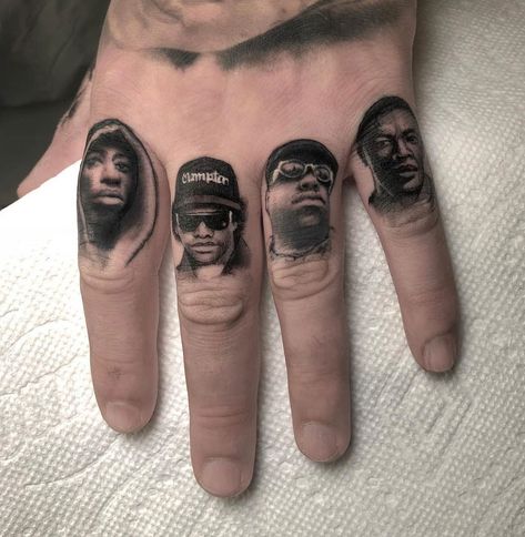 Rapper fingers, 2Pac, Eazy-E, Biggie & Dr. Dre. Tattoos by Veronique Imbo, an artist at Loveless Tattoo in Montreal, Canada. 2pac Tattoos, Tupac Tattoo, Hop Tattoo, Hip Hop Tattoo, Herren Hand Tattoos, Best Tattoo Ever, Gangsta Tattoos, Tattoo Templates, Incredible Tattoos