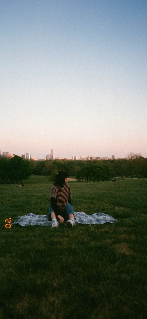 Lizzie Mcalpine Album Cover, Ceilings Lizzy Mcalpine Aesthetic, Lizzy Mcalpine Wallpaper, Pancakes For Dinner, Lizzy Mcalpine, Photoshoot Inspo, Im In Love, Phone Wallpapers, Apple Pie