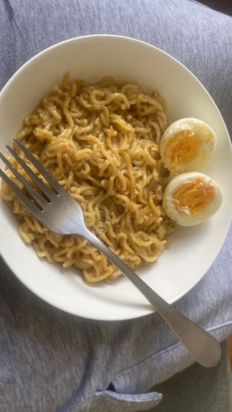 Pepper chicken indomie bussin Indomie And Egg, Nigerian Food, Pepper Chicken, Chicken Stuffed Peppers, Ramen, Snack Recipes, Egg, Cooking Recipes, Yummy Food