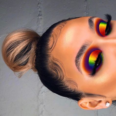 Rainbow Eyeshadow Looks, Practice Makeup, Makeup Collage, Rainbow Eye Makeup, Women Looks, Healthy Makeup, Rainbow Eyeshadow, Pride Makeup, Rainbow Makeup