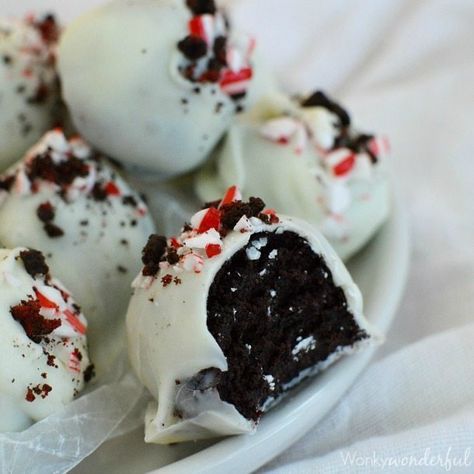 Oreo Balls Recipe, Oreo Truffles Recipe, Oreo Cookie Balls, Oreo Cream, Peppermint Brownies, Oreo Balls, Bite Size Desserts, Holiday Goodies, Oreo Truffles