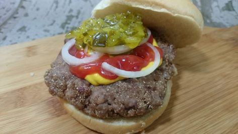 Mississippi Slug Burger Mississippi Slug Burger Recipe, Types Of Burgers, Burger Dogs, Hamburger Meat Recipes, Summer Cookouts, Burger Recipe, Frugal Meals, Cooking Art, Slug