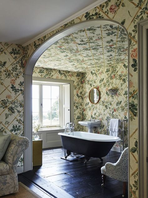 richard smith english manor bathroom Gracie Wallpaper, Garden Seating Area, Wallpaper Bathroom, English Manor Houses, Trellis Wallpaper, English Manor, Contemporary Wallpaper, Big Bathrooms, Bathroom Trends