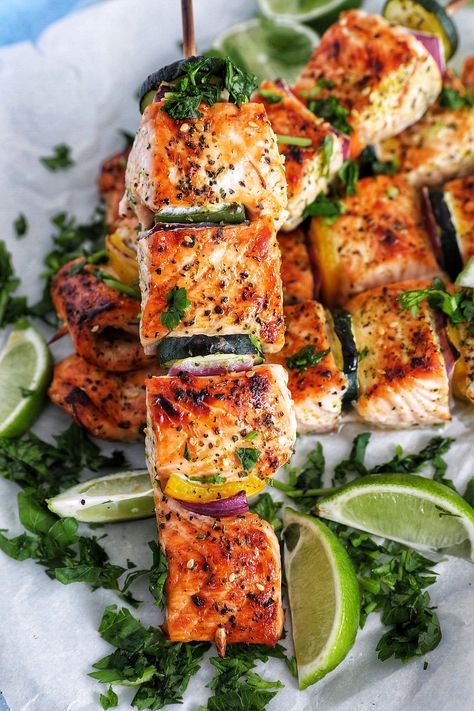 Citrus & Garlic Salmon Skewers – SIMPLY BEAUTIFUL EATING Easiest Meals, Salmon Skewers, Recipes Seafood, Vegan Party, Garlic Salmon, Salmon Dishes, Summer Eating, Healthy Salad, Summer Bbq