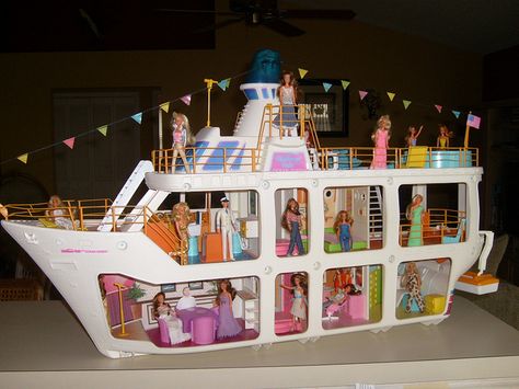 The Christmas when I received my Glamour Gals Cruise ship I cried I was so overwhelmed that I actually got it. Barbie Cruise Ship, Glamour Gals, Barbie Playsets, Barbie Doll Set, ดินปั้น Polymer Clay, Barbie Doll House, Barbie Toys, Barbie Diy, Barbie Dream